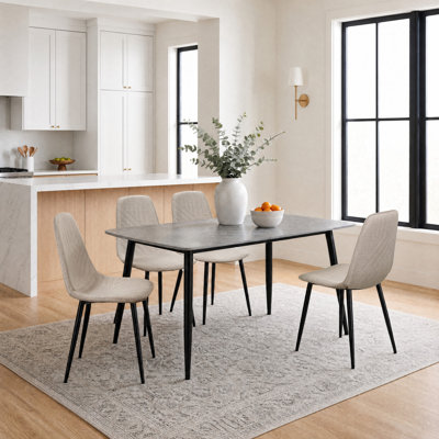 Ensemble de salle à manger Geoffrey moderne et contemporain en pierre frittée, 5 pièces, avec table rectangulaire et 4 chaises rembourrées, 4 places assises.