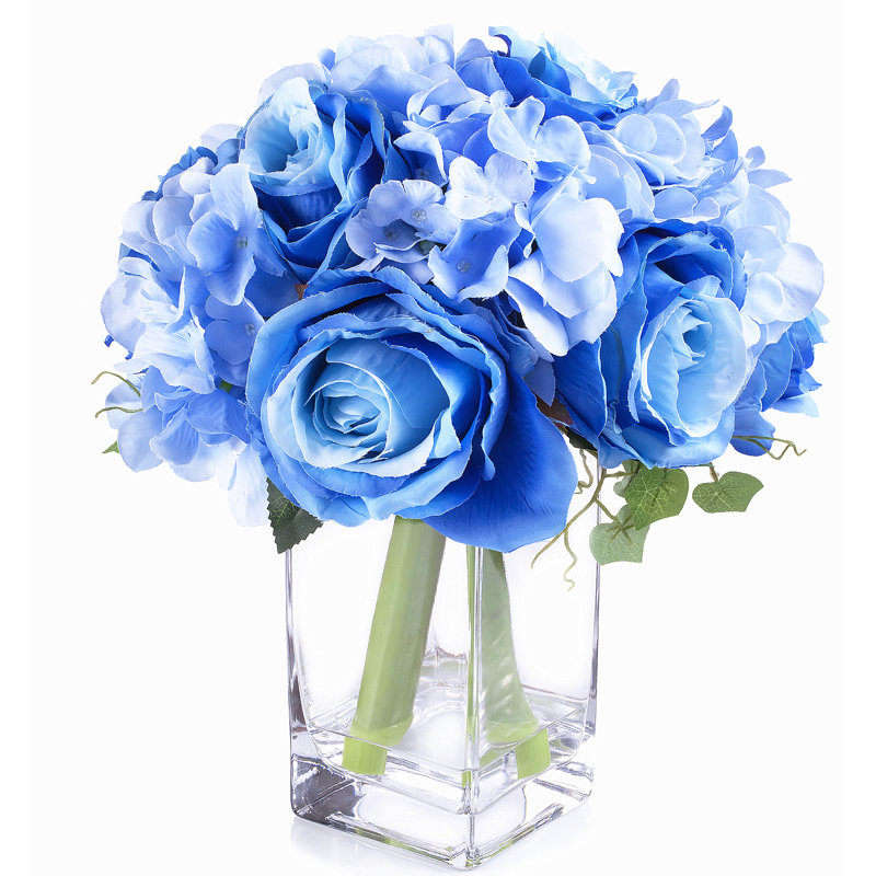 Agencement de roses et d’hortensias à motif floral en vase, Bleu