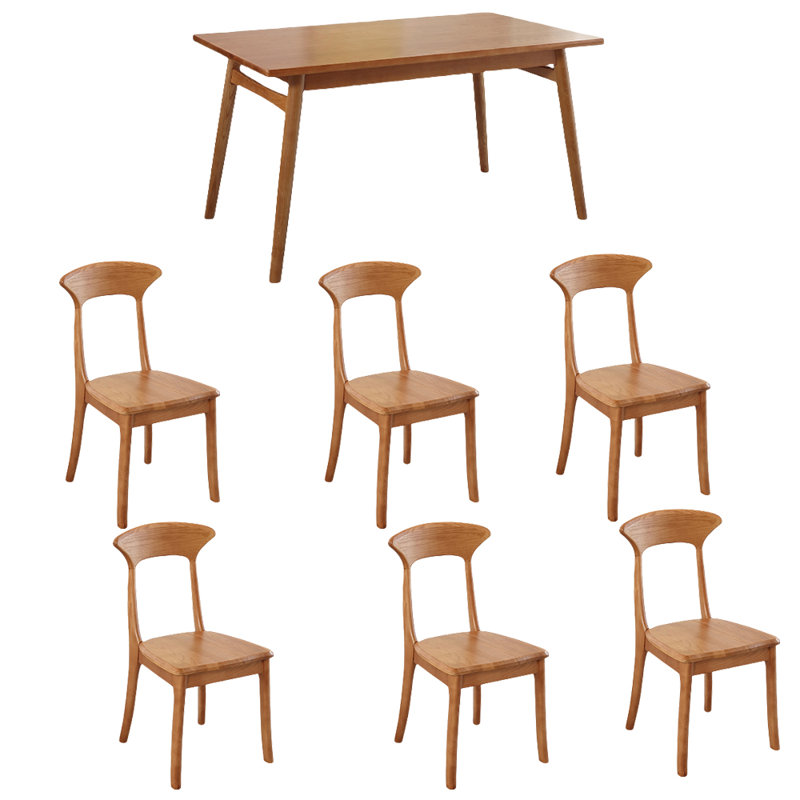 Combinaison minimaliste de table et de chaises