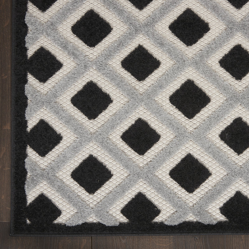 Aeliana Geometric Indoor / Outdoor Rug, Rectangle 5'3" x 7'5"