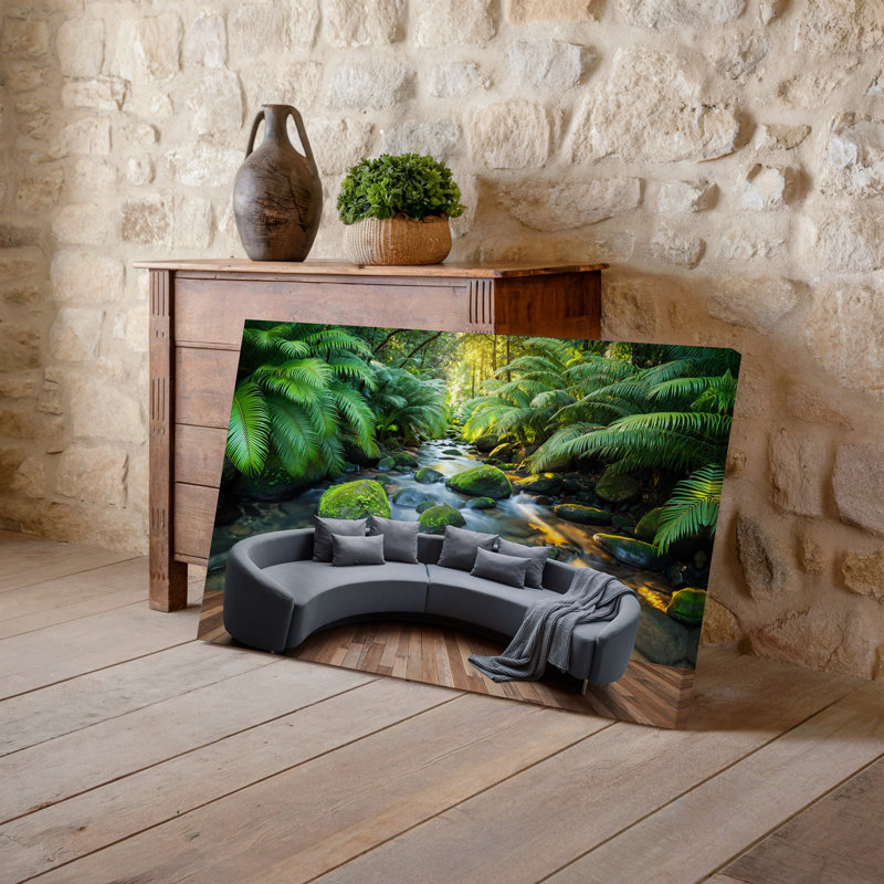 Toile, scène sereine de forêt tropicale avec un ruisseau doucement encadré par une verdure luxuriante avec fougères