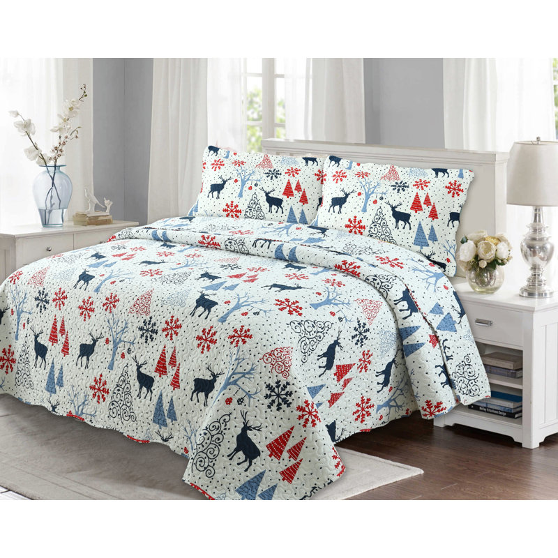White Microfiber Queen Reversible Christmas Quilt Set