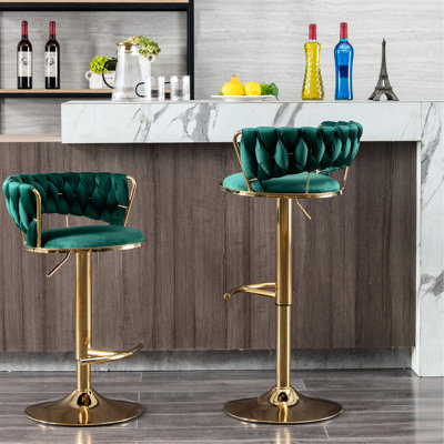 Lot de 2 tabourets de bar à hauteur réglable, siège recouvert de tissu, pieds dorés, repose-pieds et base en velours, pivotants.
