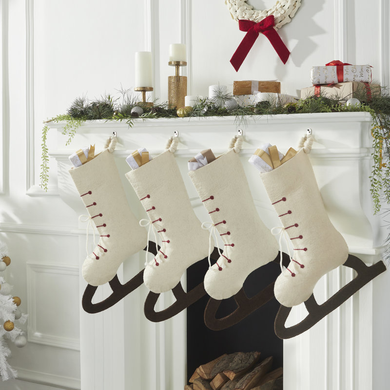 Chaussette de Noël patineuse en laine feutrée à la main, Crème, H 22 po x l 12 po
