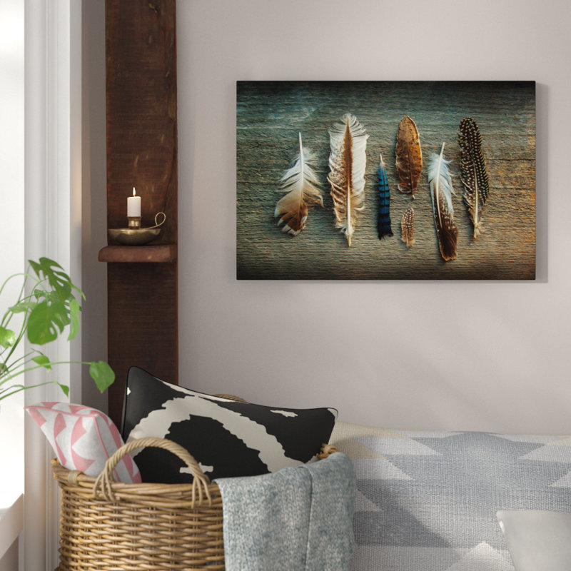 Collection de plumes I, reproduction de photo sur toile tendue, H 26 po x l 40 po x P 1,5 po