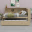 Lit de jour en bois avec tablettes de rangement et lit gigogne