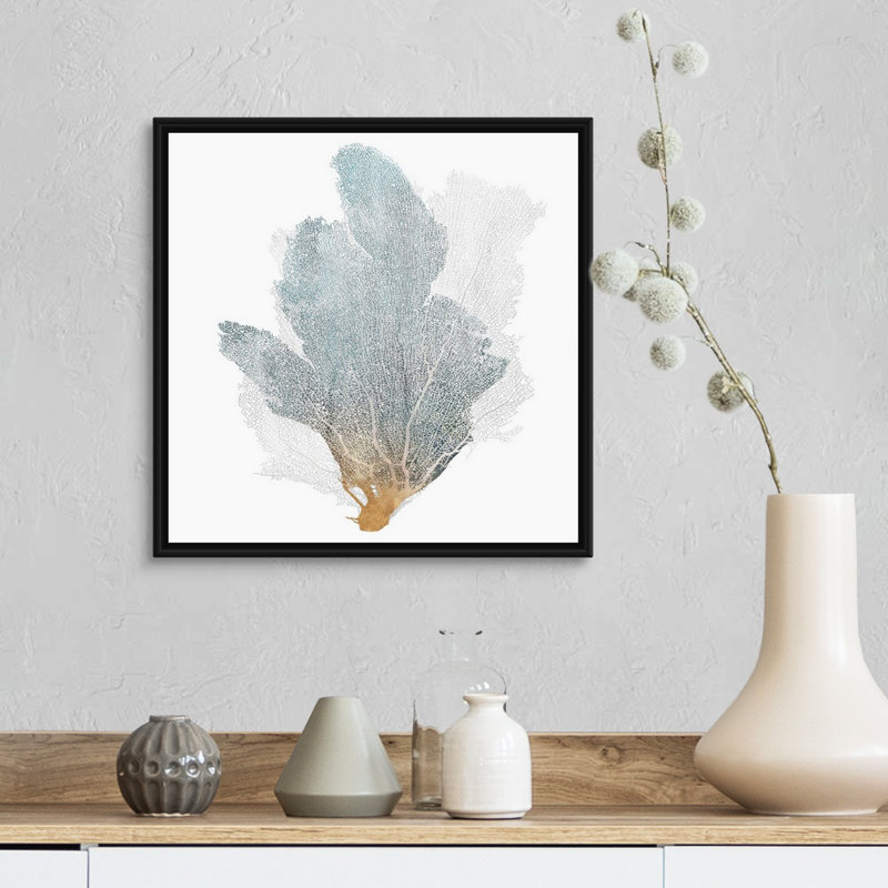 «Delicate Coral II» par Isabelle Z - reproduction d'art sur toile, H 18 po x l 18 po, Toile avec cadre flottant, Noir