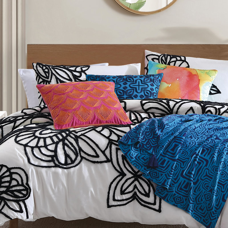 Full/Queen White Cotton Floral Tufted Duvet Set with Shams