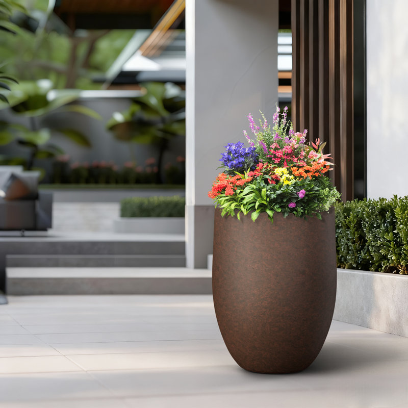 Pot à fleurs en ciment Irmelie, H 21,65 po x l 16,93 po x P 16,93 po, Brun terreux (intérieur amélioré)