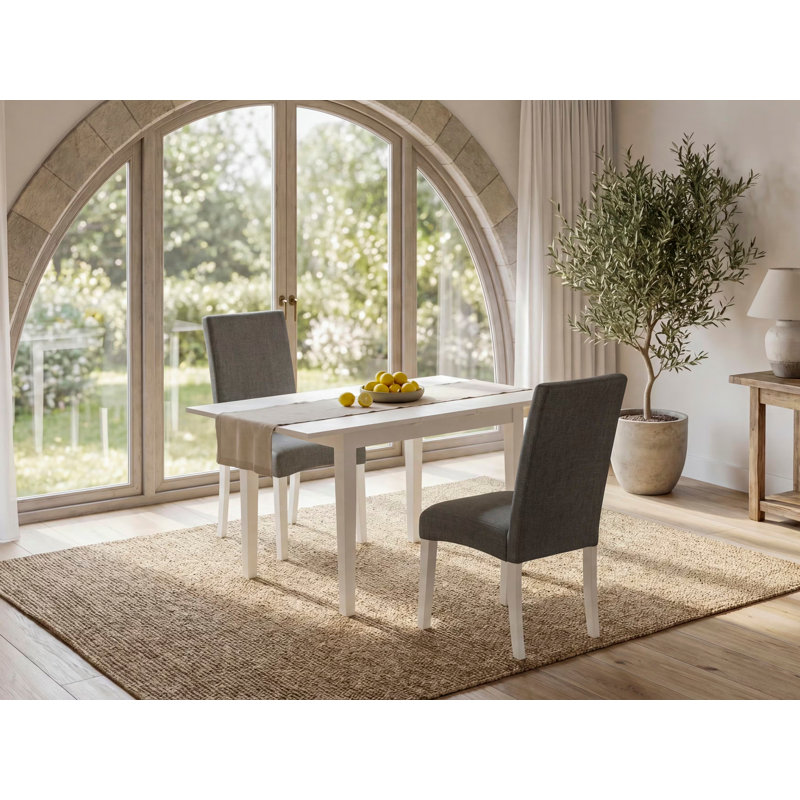 L'ensemble 3 pièces de table et chaises de cuisine comprend une table de salle à manger rectangulaire avec rallonge papillon et 2 chaises Parsons en tissu gris, 32 x 54 pouces, lin blanc