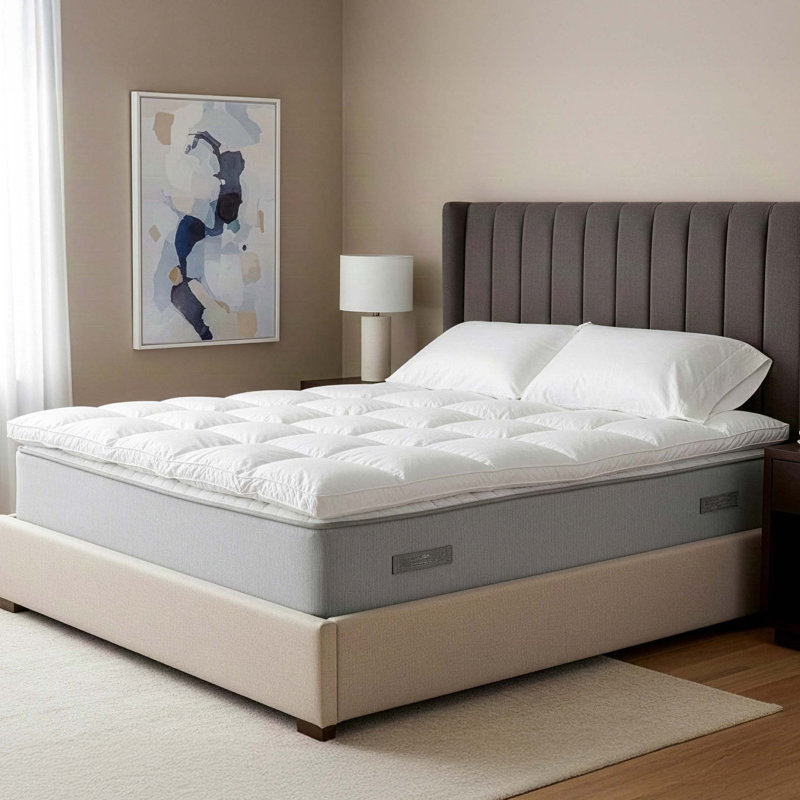 Surmatelas de 2 po en duvet synthétique hypoallergénique toutes saisons Benita, Grand lit