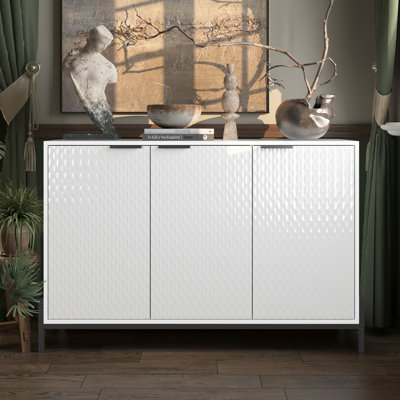 Buffet pratique à 3 portes ultrabrillant pour la cuisine et le salon, conception rayée, utilisation robuste du buffet, pieds en métal thermolaqué, tablettes réglables