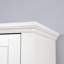 Armoire en bois avec plusieurs tablettes