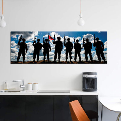Silhouette of Soldiers from the US Army National Guard par Stocktrek Images - Estampe numérique sur toile tendue avec châssis
