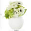 Cole et feuillage naturel en tissu gris avec feuilles vertes et vase rond en céramique