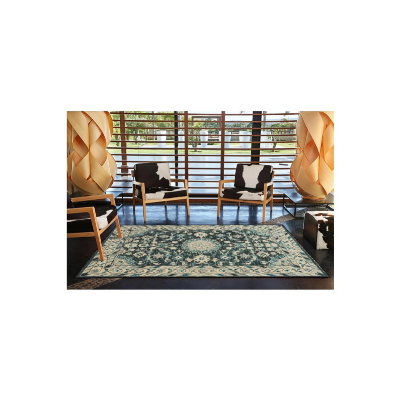 Tapis vert tissé à motif traditionnel vert, Rectangle 2 pi 4 po x 4 pi