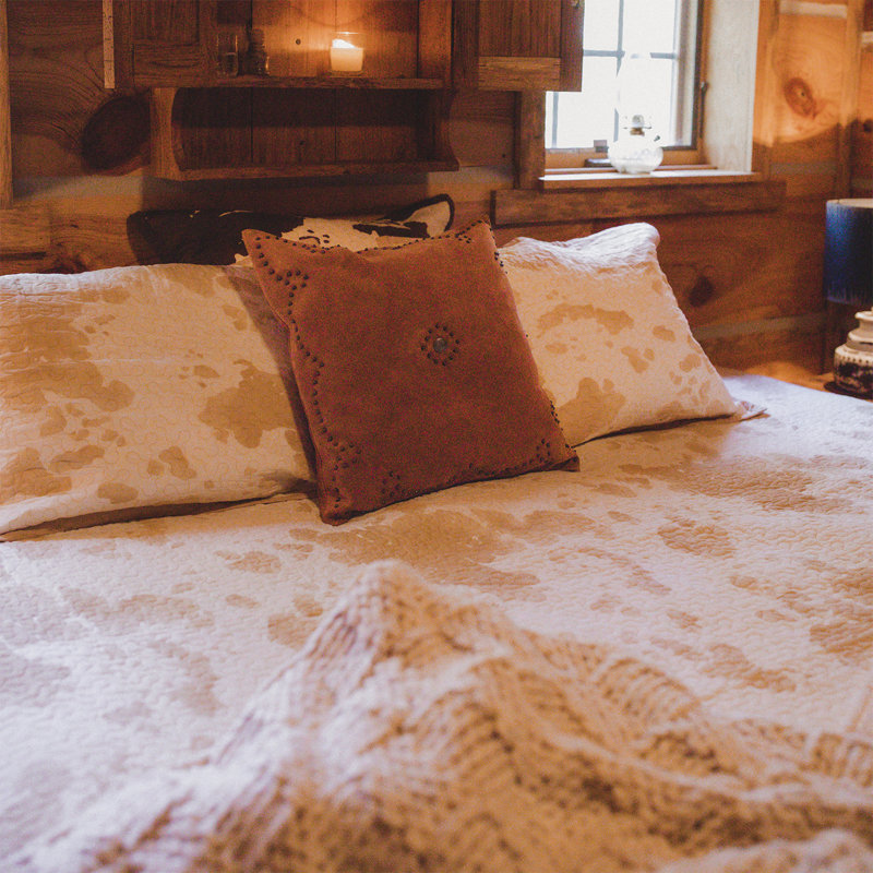Elsa Cowhide Cotton Cow Print Western Rustic Farmhouse Quilt Set, Twin Quilt + 1 Standard Sham, Brown