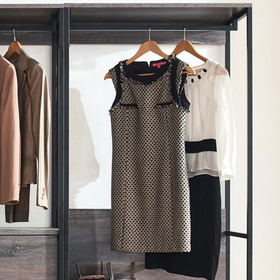 Système de garde-robe avec structure en métal thermolaqué et remplisseur de réservoir d'eau très profond