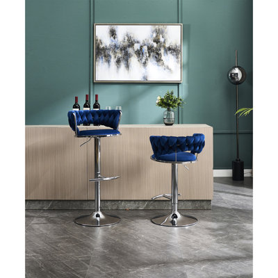 Tabourets de bar pivotants (2) - velours bleu, base en métal avec stabilité renforcée pour un velours d'assise sécuritaire et possibilités de réglage de la hauteur