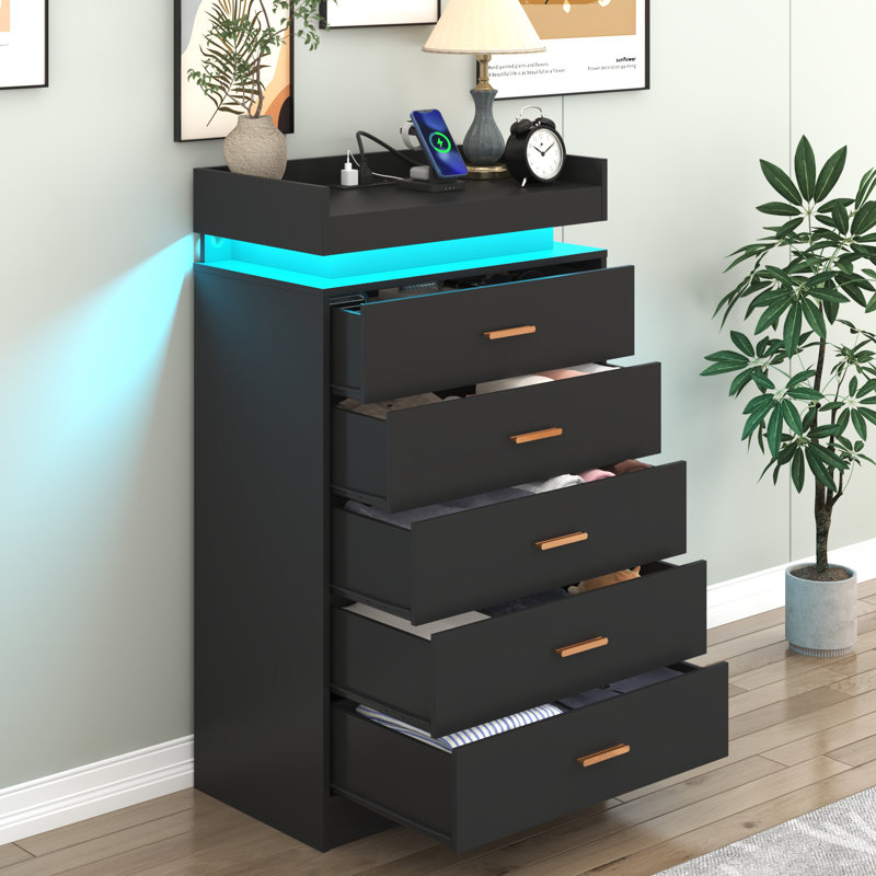 Commode 5 tiroirs 27,6 po avec station de charge et lumières DEL, Black