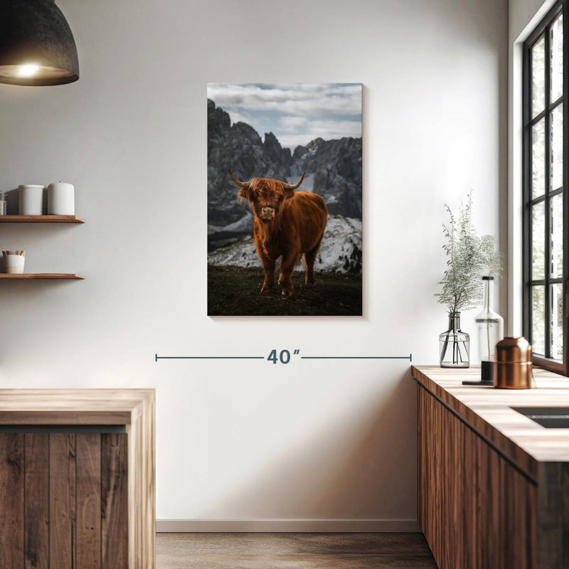 Scott Brown Highland Cow, H 36 po x l 24 po