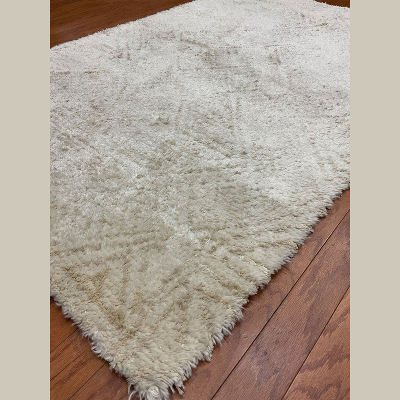Tapis géométrique gris clair en laine et en soie noué à la main 4 pi x 6 pi Geometric