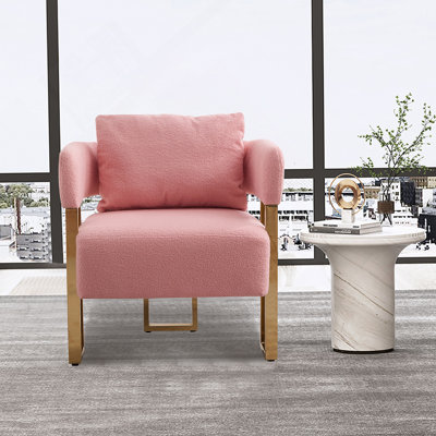 Luxueux fauteuil en cuir de style nordique pour diverses pièces, rehaussant le confort et le style