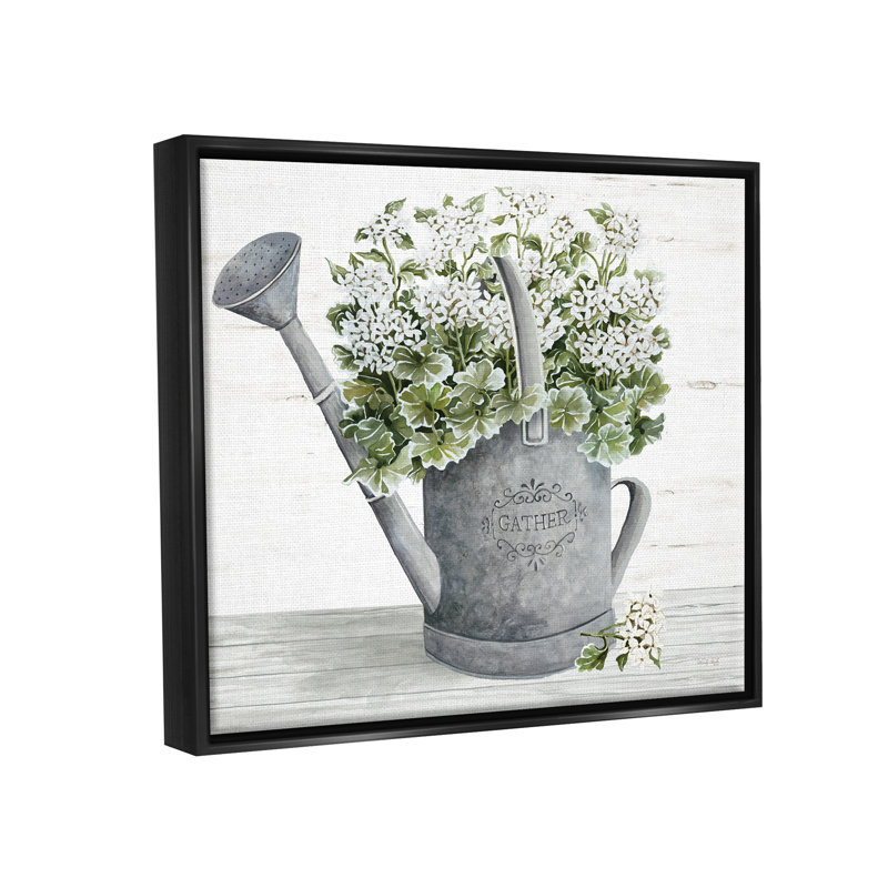 «Country Watering Can Bouquet Floater», art mural par Cindy Jacobs, Cadre flottant noir de jais, H 17 po x l 21 po x P 1,7 po