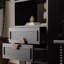 Noir massif + vitrines en bois manufacturé