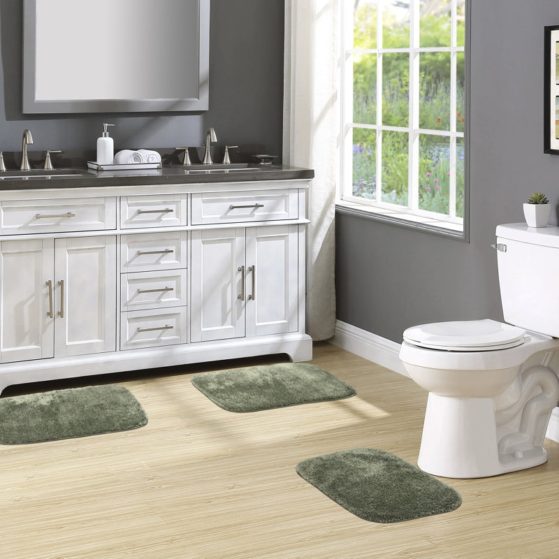 Mccluney Traditional Nylon Bath Rug with Non-Slip Backing, Deep Fern