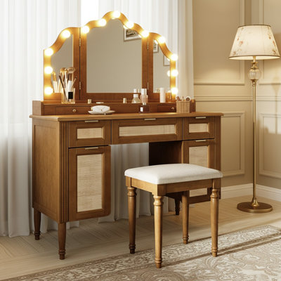 Ensemble de coiffeuse de maquillage avec tabouret, miroir lumineux à trois volets Hollywood, bois, conception de tiroir tissé, rétro français, espace de rangement de la chambre à coucher