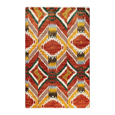 Tapis rouge / jaune / vert / blanc surteint de conception unique 4 pi 1 po x 6 pi 3 po Overdyed