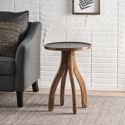 Table de bout riche en bois coloré pour un beau salon avec plateau à lèvres
