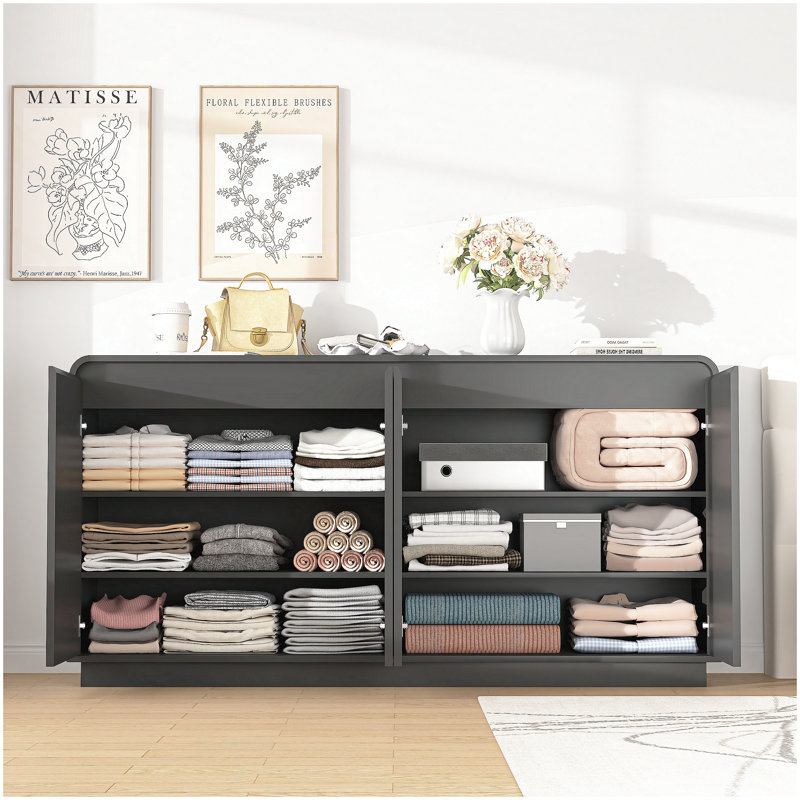 Meuble télé noir à 4 portes cannelées avec prise de courant, centre de divertissement Wave sans poignée, armoire de rangement à panneau de particules réglable à 3 niveaux, console multimédia multifonctionnelle et buffet