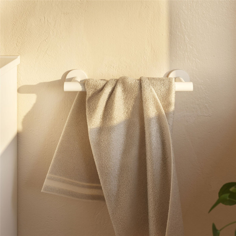 Perrusquia Towel Stand