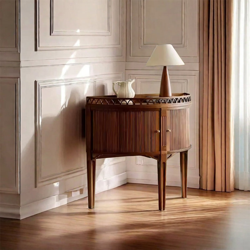 Élégante armoire à grain de bois de cerisier