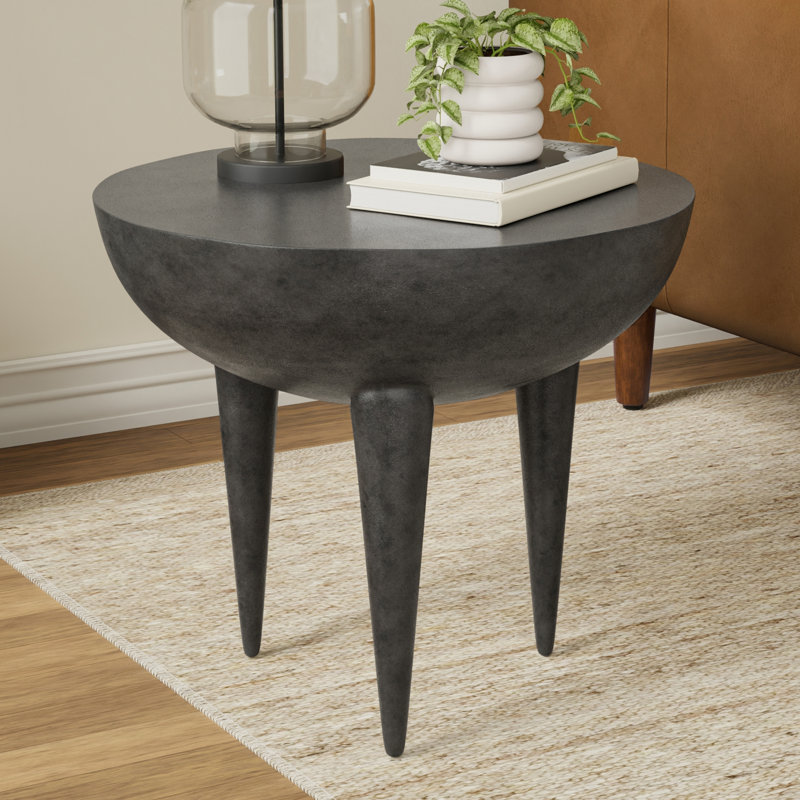 Table de bout moderne en fonte d'aluminium de 21 po avec plateau rond et finition thermolaquée Otto
