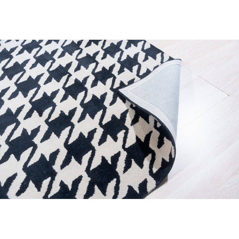 Hand Tufted Wool Area Rug in Black