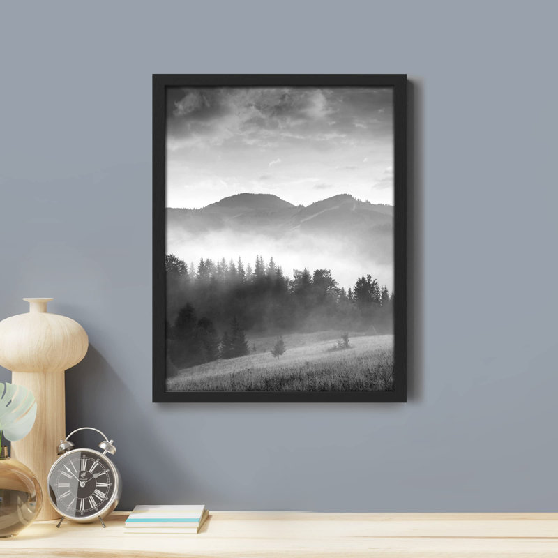 «Forest Trees Black and White Misty Mountain Range» sur papier, Noir, H 16 po x l 12 po