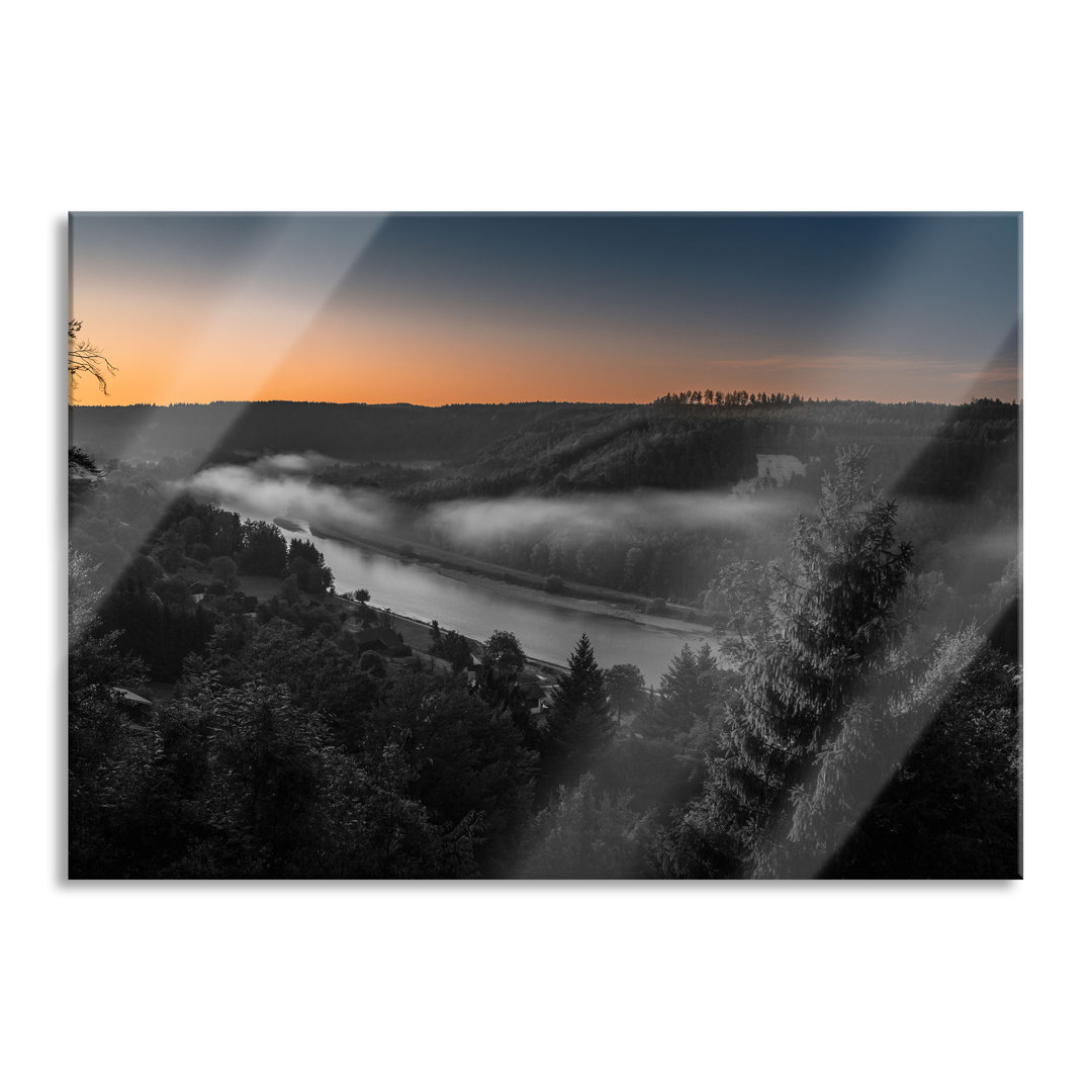 Glasbild Nebel über Fluss in Waldlandschaft