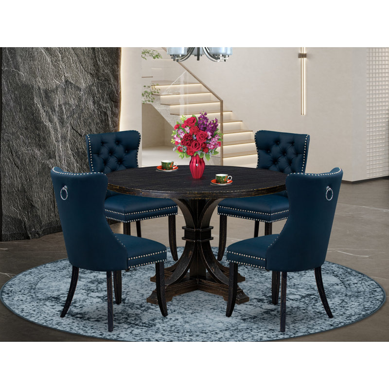 L'ensemble de table de salle à manger 5 pièces comprend une table ronde avec piédestal et 4 chaises rembourrées en tissu de polyester bleu marine, noir sablé