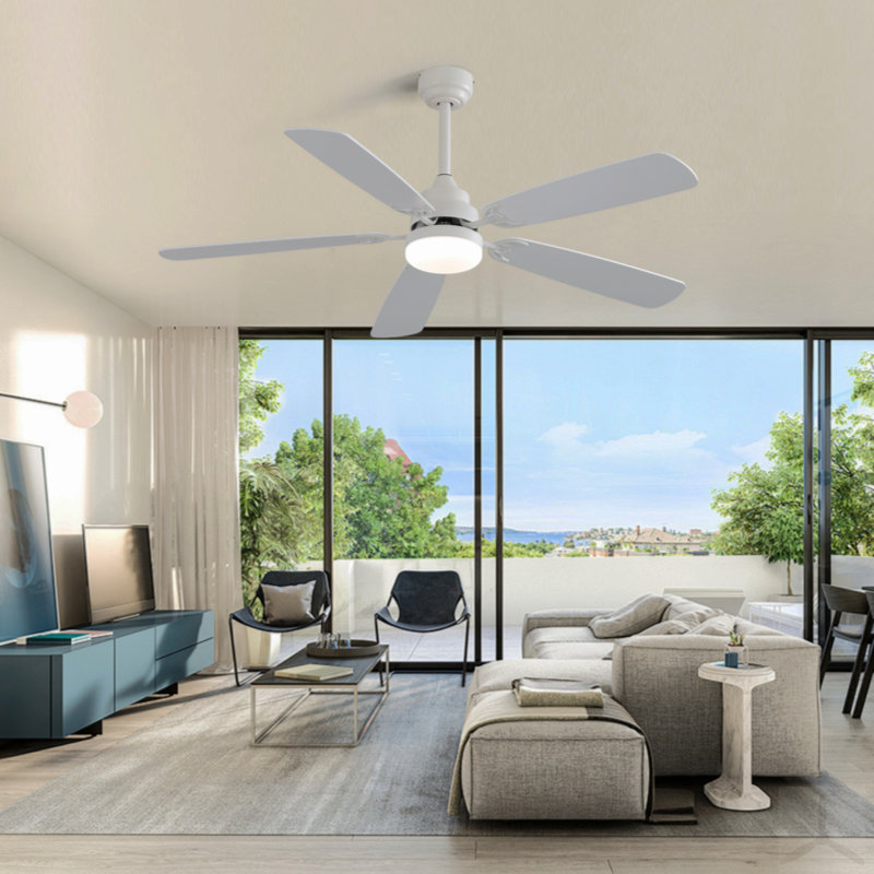 Ventilateur de plafond d'intérieur moderne de 52 pouces avec moteur à courant continu réversible à 5 vitesses et 5 lumières à DEL à intensité variable