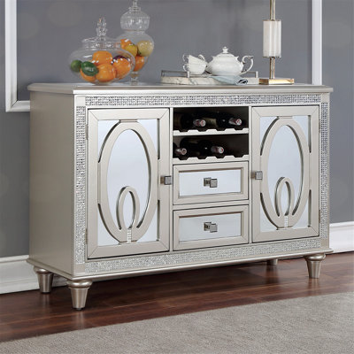 Charmante desserte en bois massif avec des accents de carreaux de miroir exquis et un rangement abondant