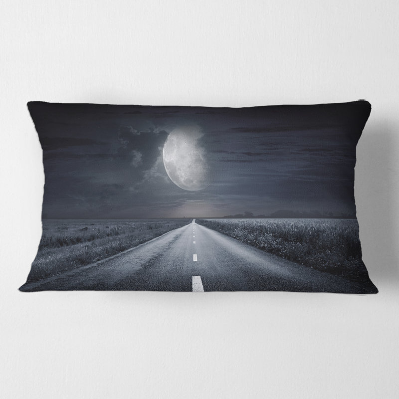 Coussin Rectangle, Asphalt Road Under Cloudy Full Moon III - Imprimé nautique et côtier