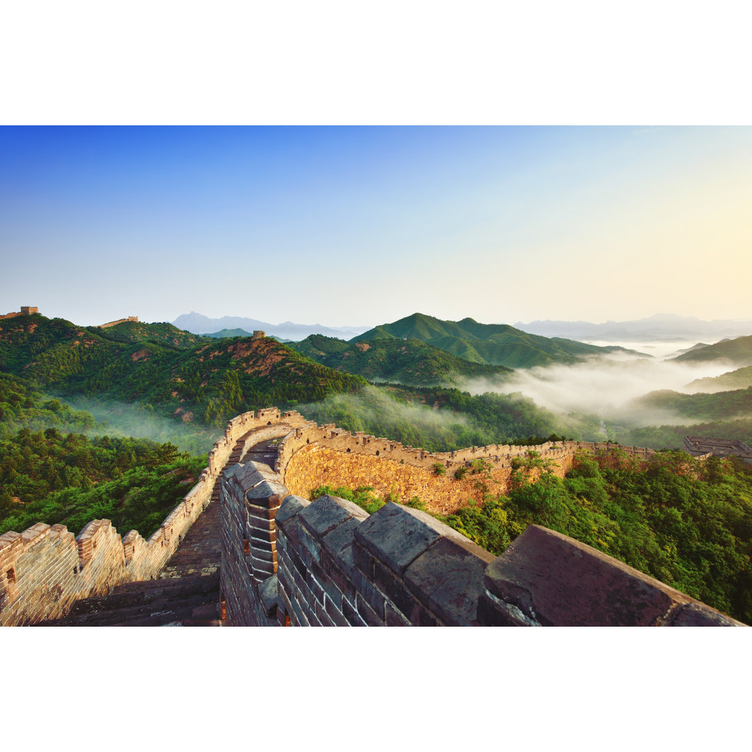 Chinesische Mauer am Morgen von Zorazhuang - Druck auf Leinwand ohne Rahmen