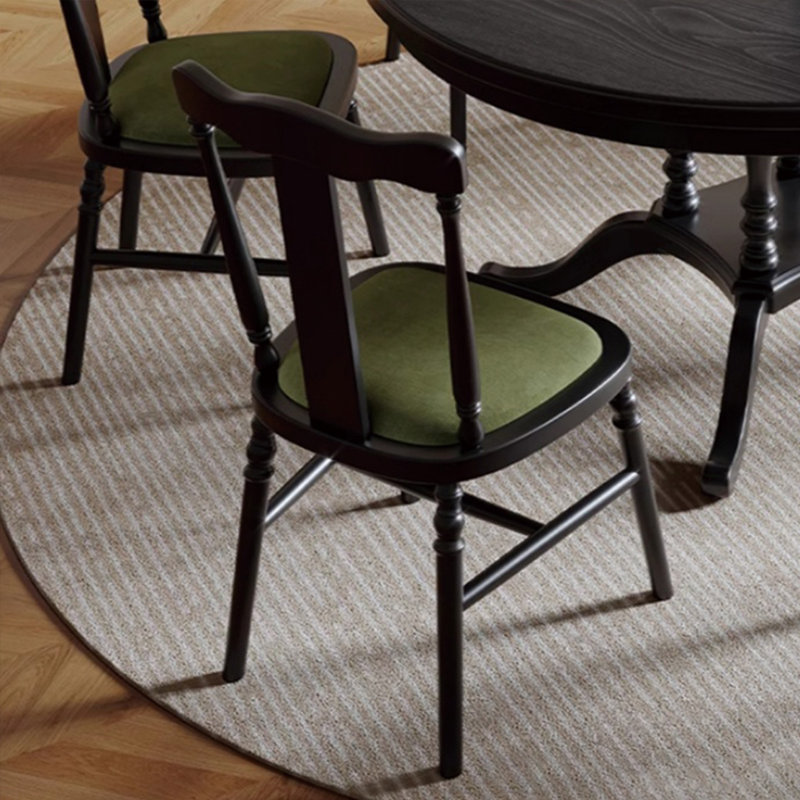 Ensemble de tables rondes en bois massif de style français
