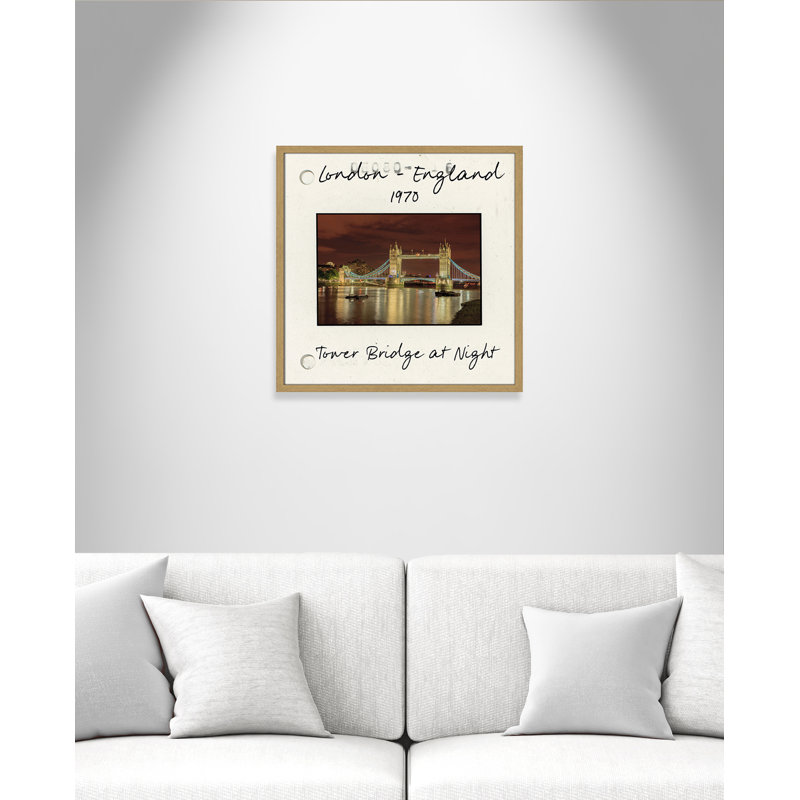 Londres, Angleterre - Tower Bridge at Night par Danita Delmont, Papier avec cadre naturel naturel