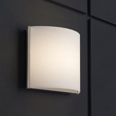 Applique murale encastrée Willis en nickel brossé avec éclairage DEL intégré et abat-jour en acrylique blanc