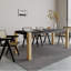 Table de salle à manger élégante et contrastée: design élégant et spacieux-312652456