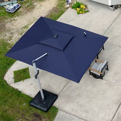 Parasol rectangulaire en porte-à-faux avec base Bohusiavice